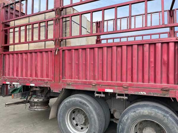 兩臺120型榨油機發(fā)往港口出口國外 兩臺120型榨油機發(fā)往港口出口國外